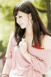 领导扒开我奶罩吸我奶头视频