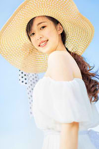 丝袜老师上课自慰蹭桌角